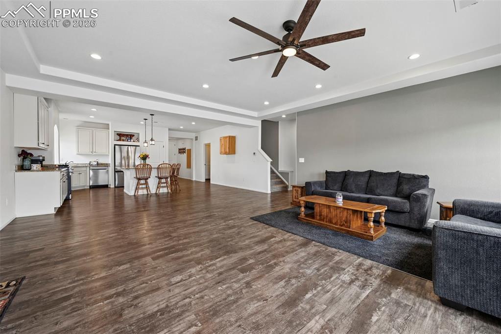 Image 15 of 32: Living Room