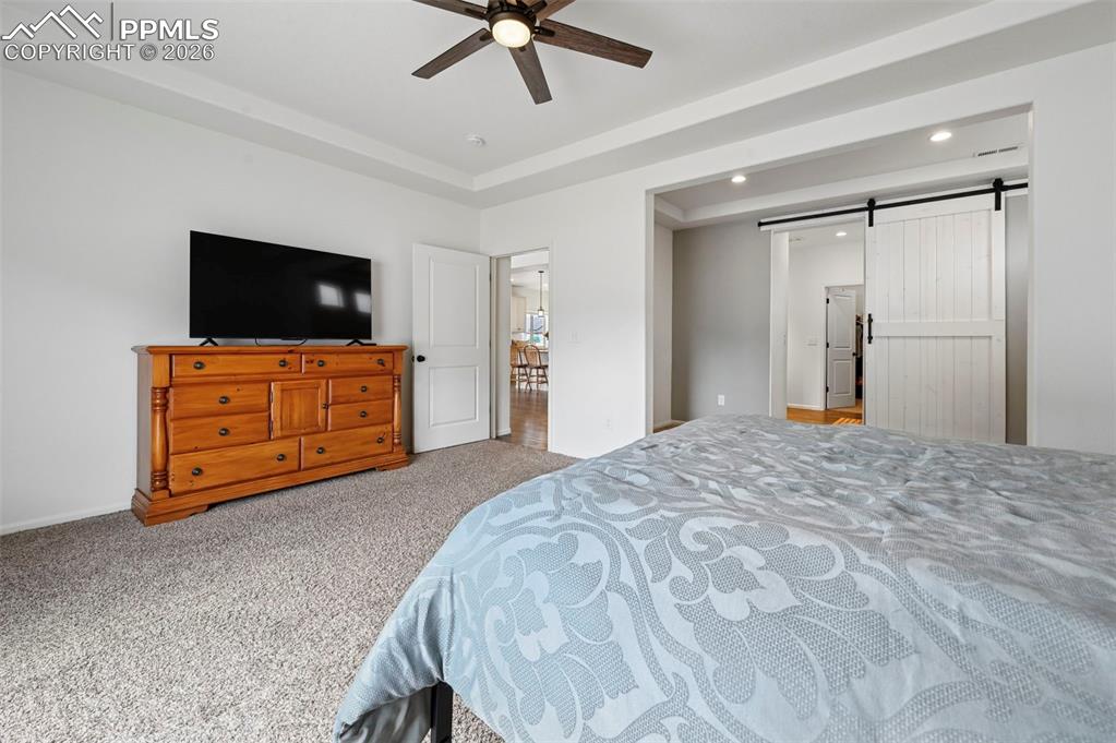 Image 16 of 32: Bedroom