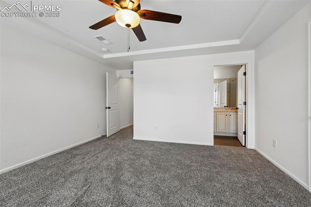 Image 25 of 32: Bedroom