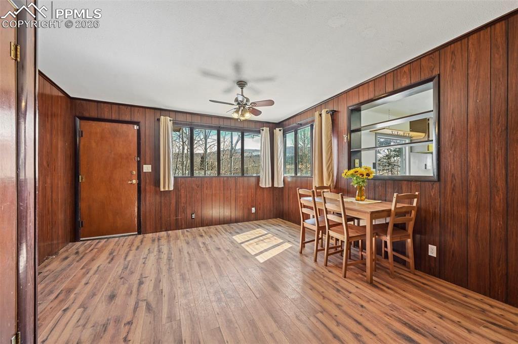 Image 10 of 35: Dining Area