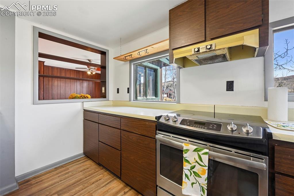 Image 12 of 35: Kitchen