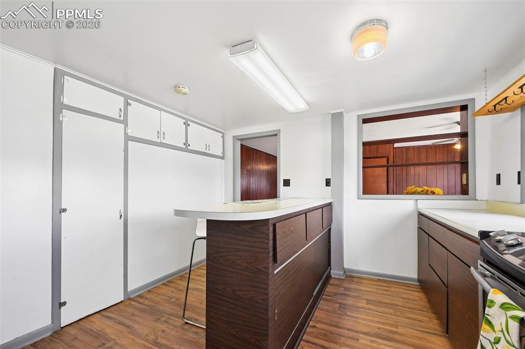 Image 14 of 35: Kitchen