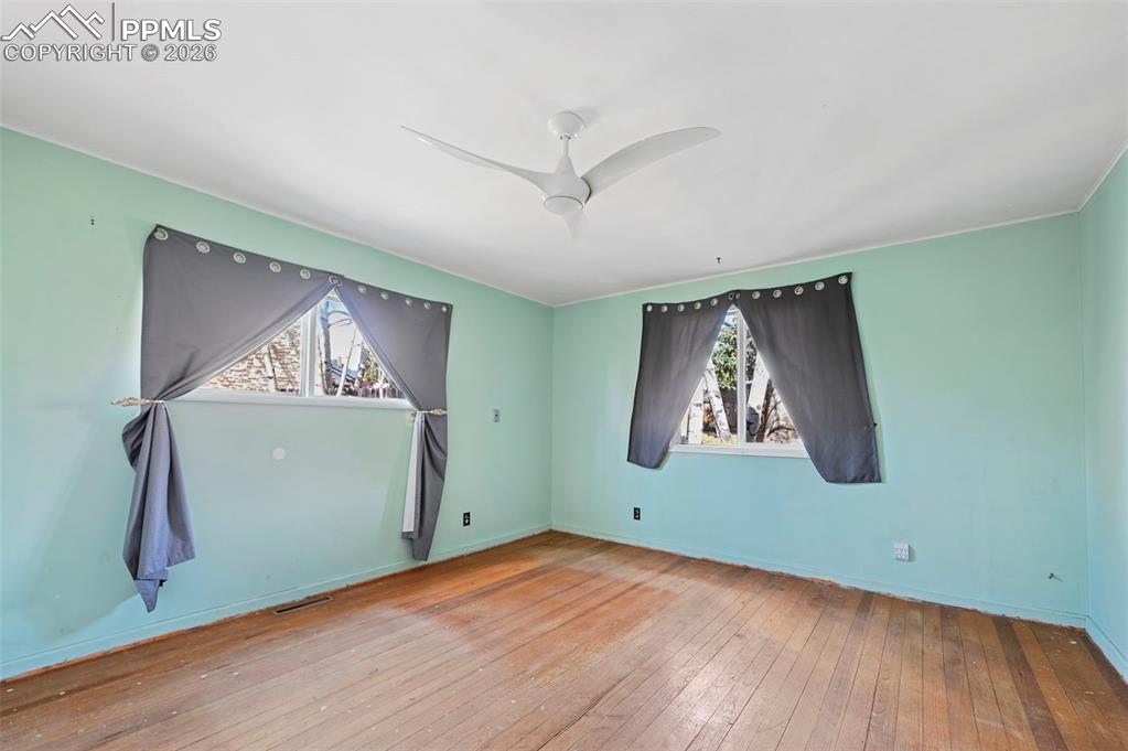 Image 16 of 35: Main bedroom