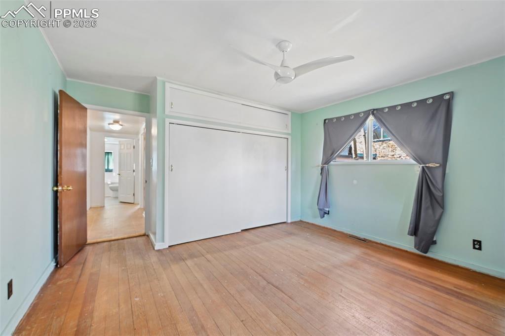 Image 17 of 35: Bedroom