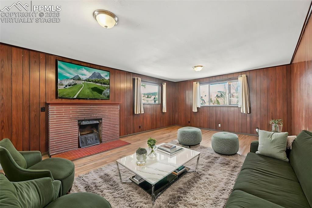 Image 3 of 35: Virtually Staged