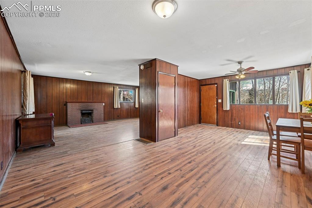 Image 5 of 35: Living Room