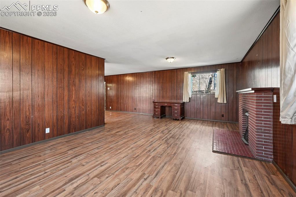 Image 7 of 35: Living Room