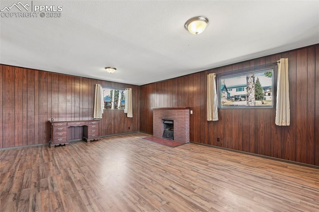 Image 8 of 35: Living Room