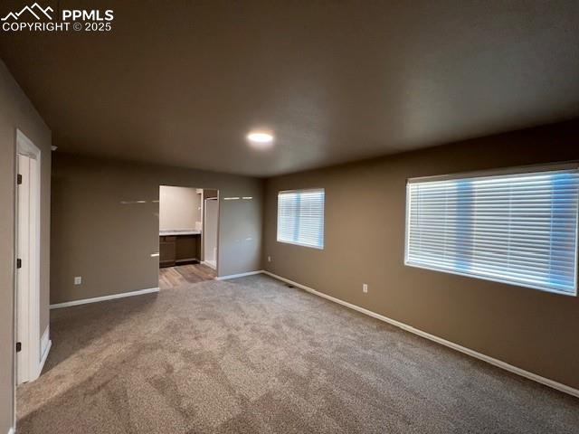 Image 14 of 30: Bedroom