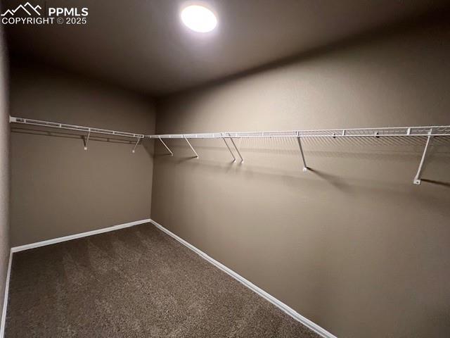 Image 17 of 30: Closet