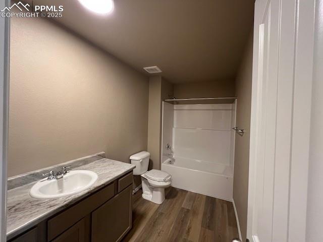 Image 22 of 30: Bathroom