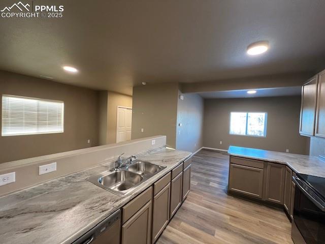 Image 7 of 30: Kitchen