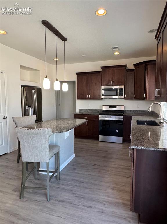 Image 2 of 6: Kitchen