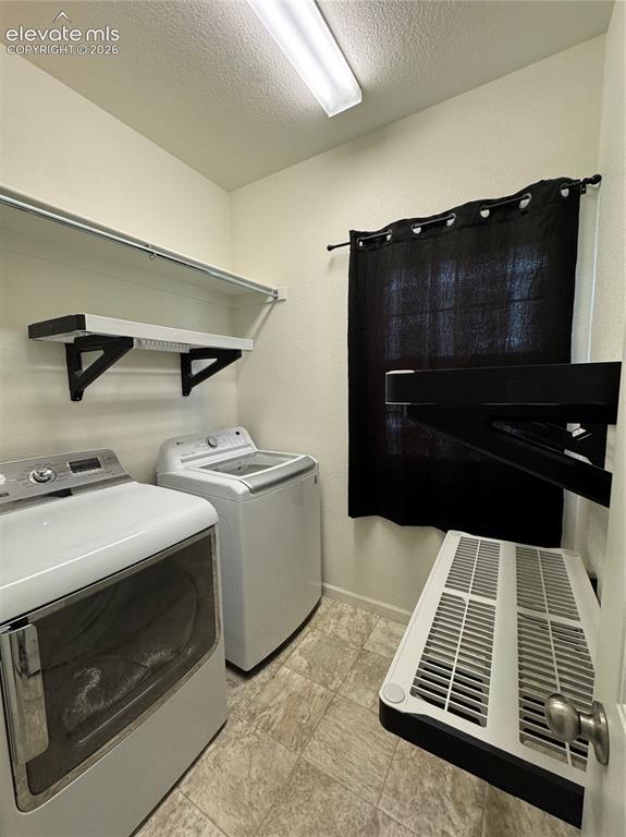 Image 5 of 6: Laundry