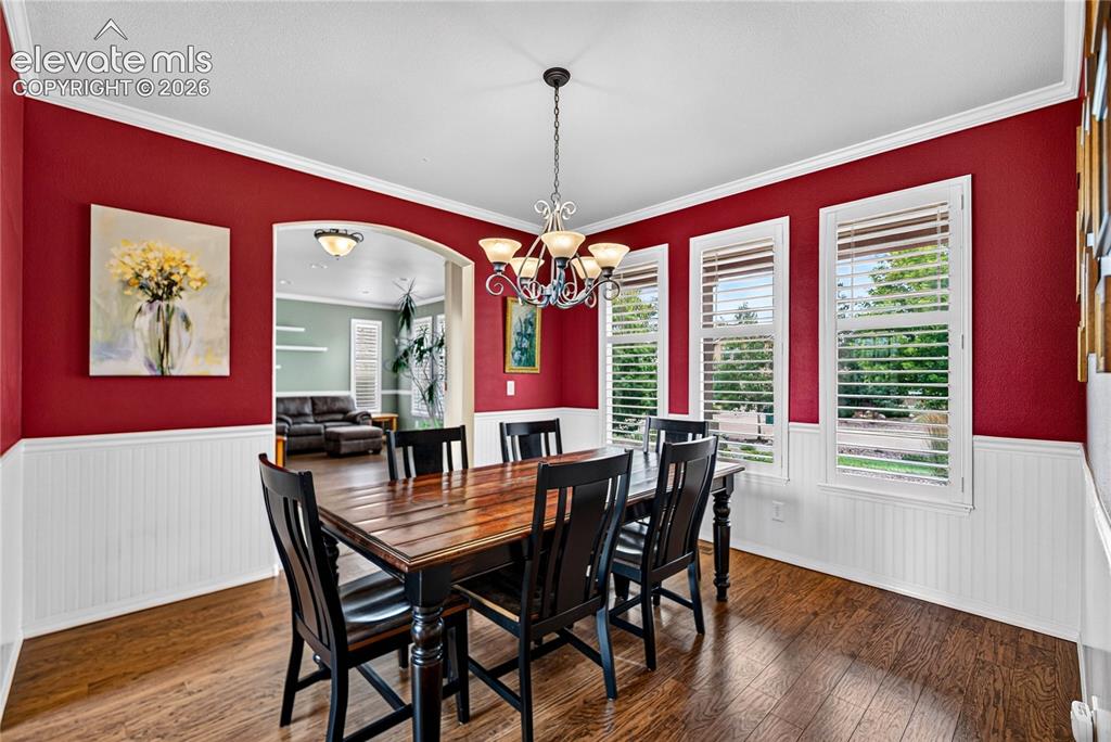Image 10 of 47: Dining Area