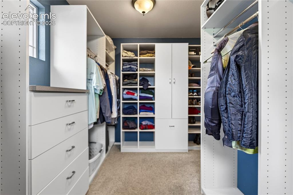 Image 27 of 47: Closet