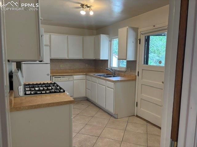 Image 4 of 11: Kitchen