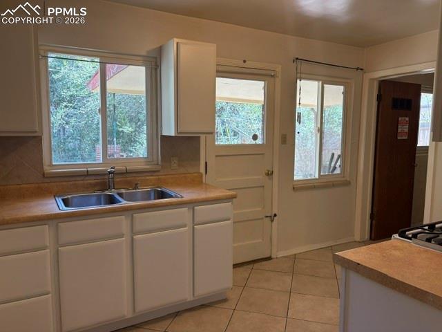 Image 5 of 11: Kitchen