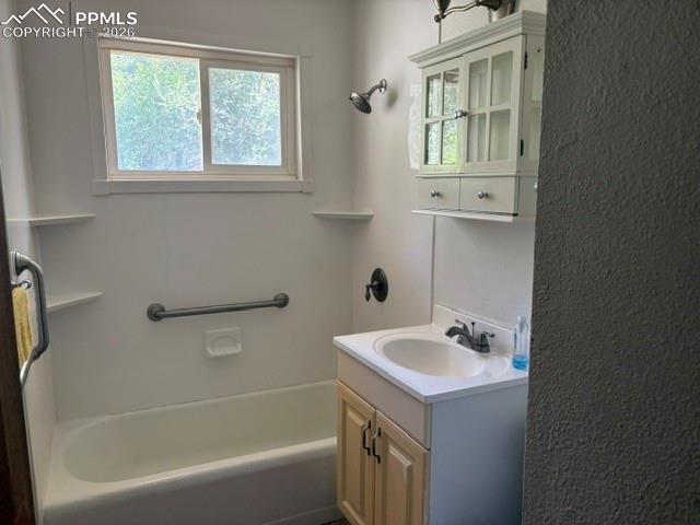 Image 7 of 11: Bathroom