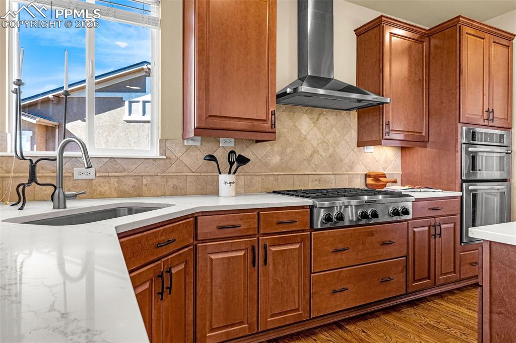 Image 16 of 48: Kitchen