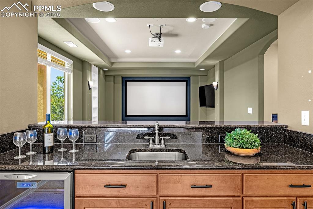 Image 30 of 48: Kitchen