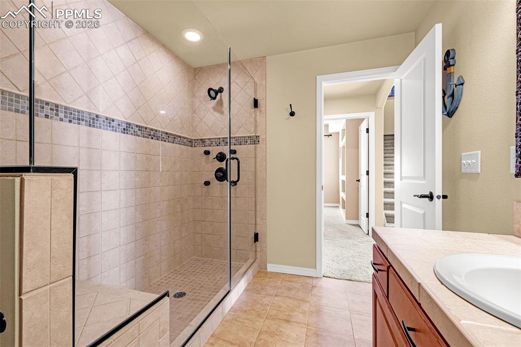 Image 35 of 48: Bathroom