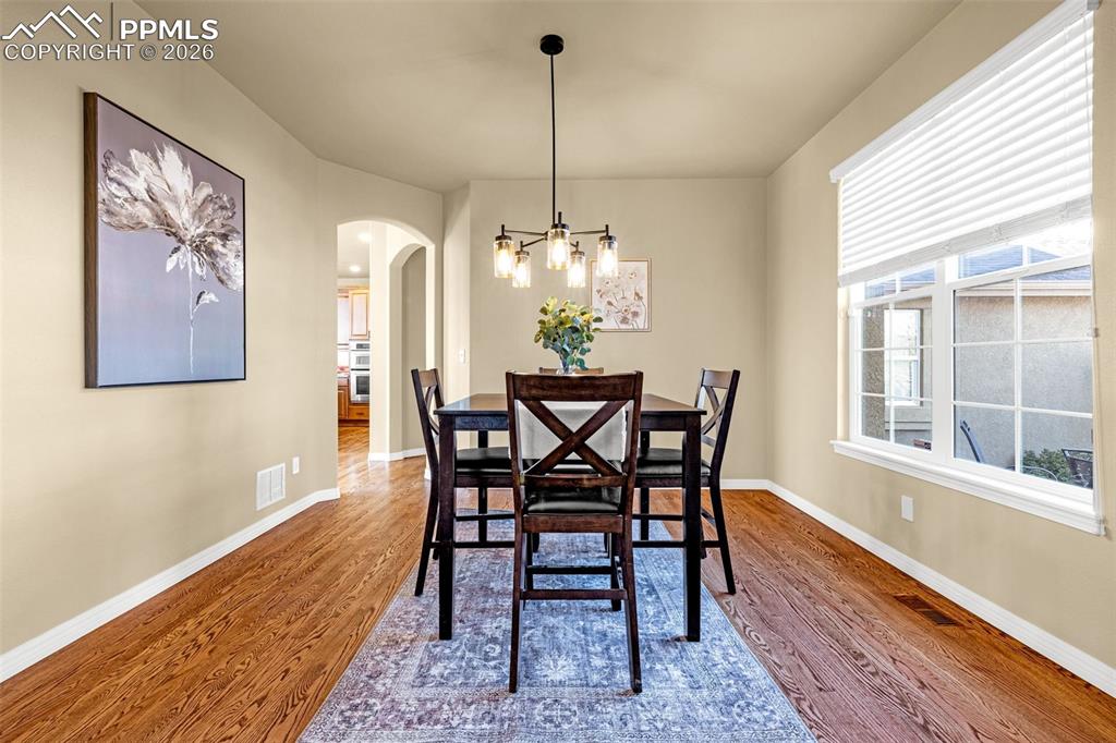 Image 9 of 48: Dining Area