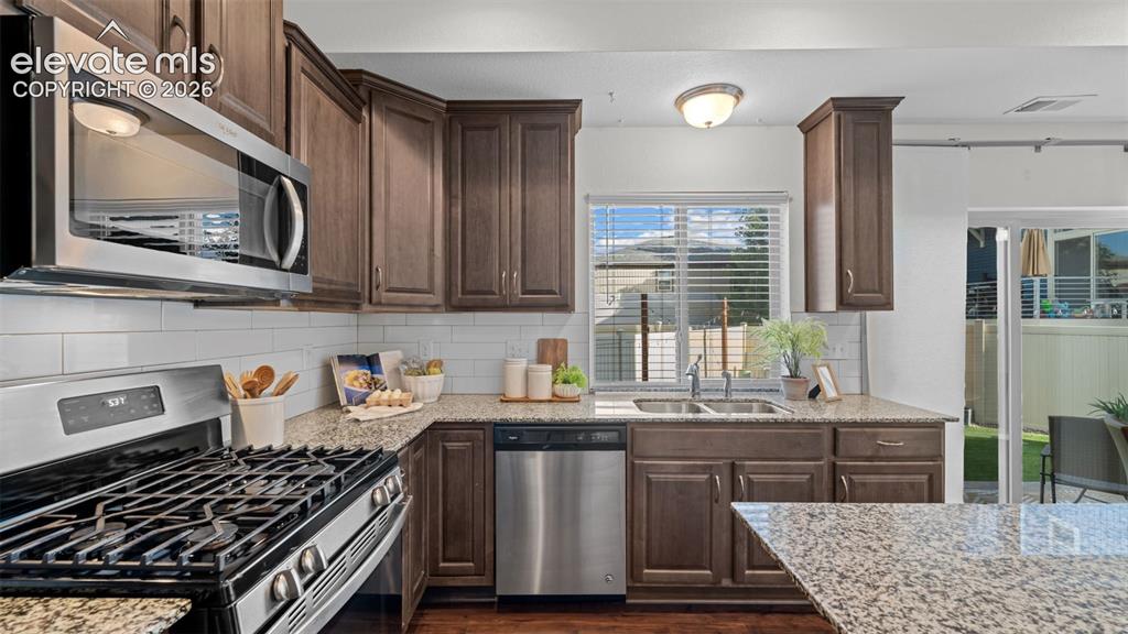 Image 15 of 39: Kitchen