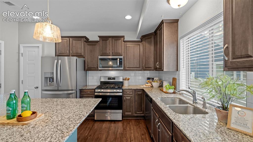 Image 16 of 39: Kitchen