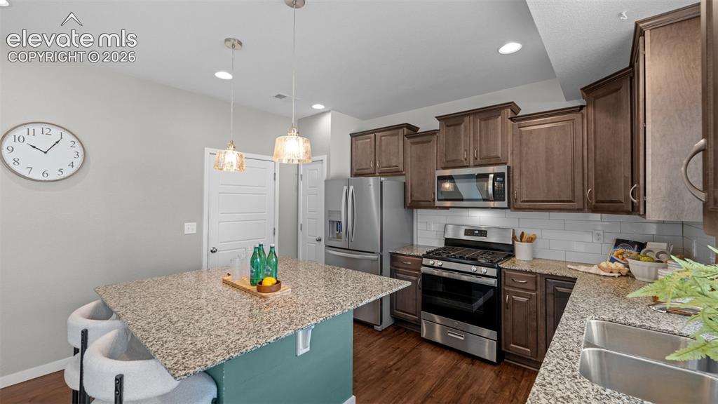 Image 18 of 39: Kitchen