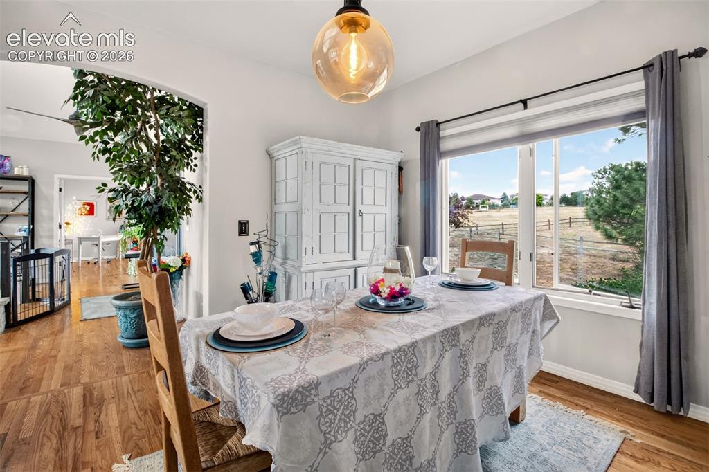 Image 14 of 43: Dining Room