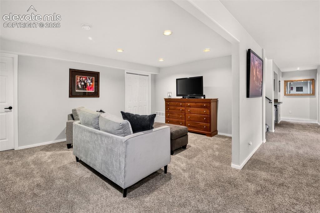 Image 26 of 43: Family Room