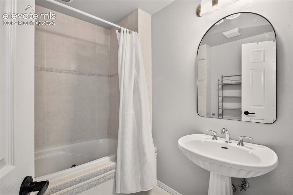 Image 33 of 43: 2nd Primary Bath with oversized Jetted Tub