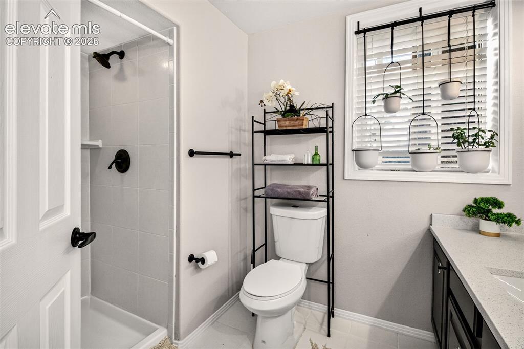 Image 35 of 43: Bathroom