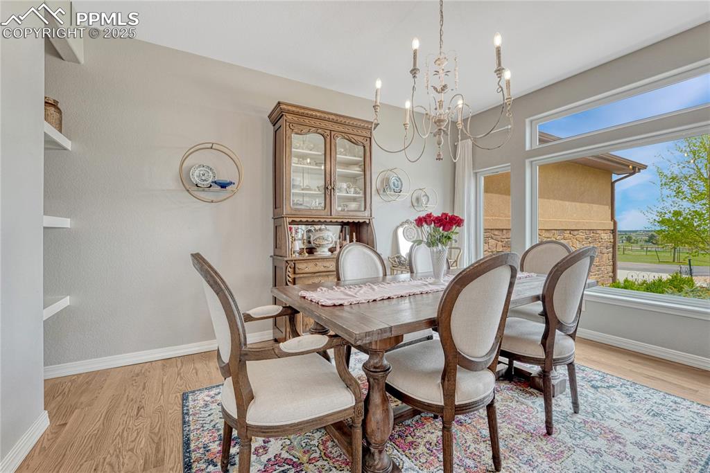 Image 14 of 50: Dining Room