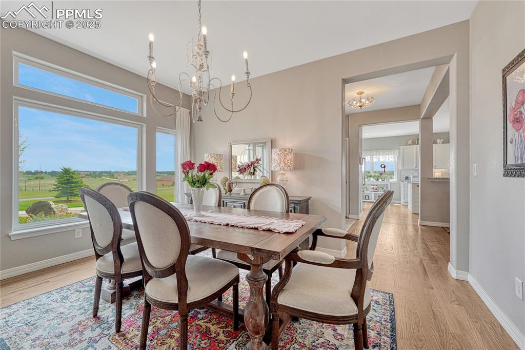 Image 15 of 50: Dining Room