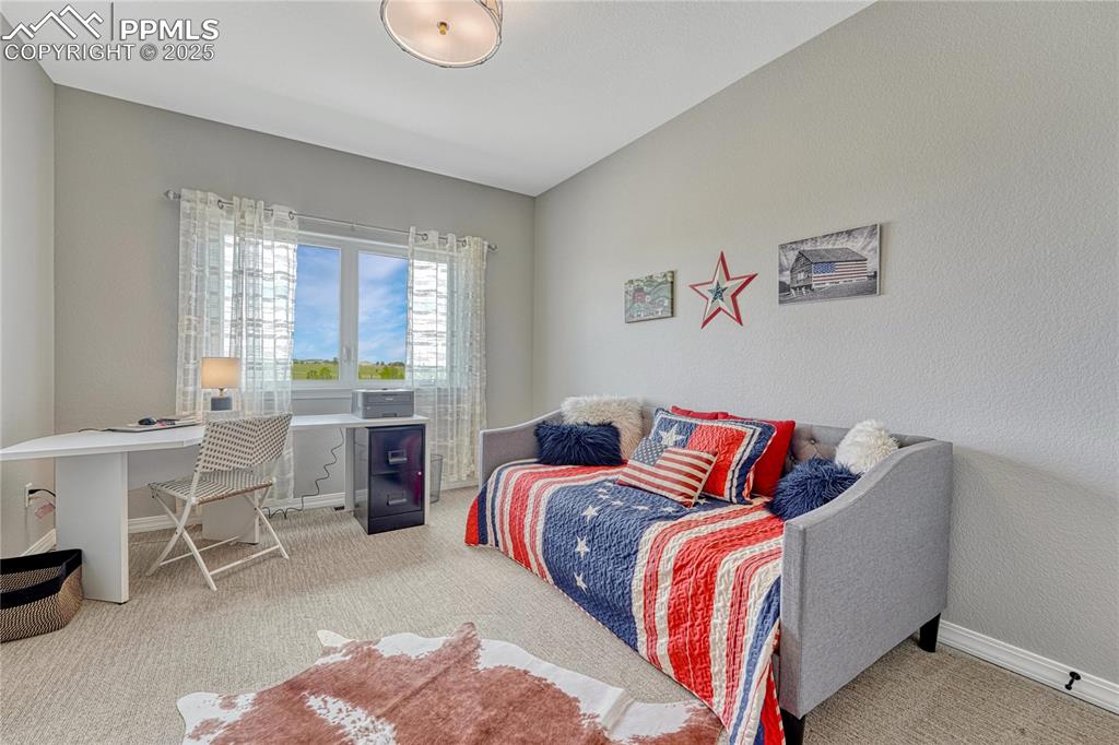 Image 25 of 50: Bedroom