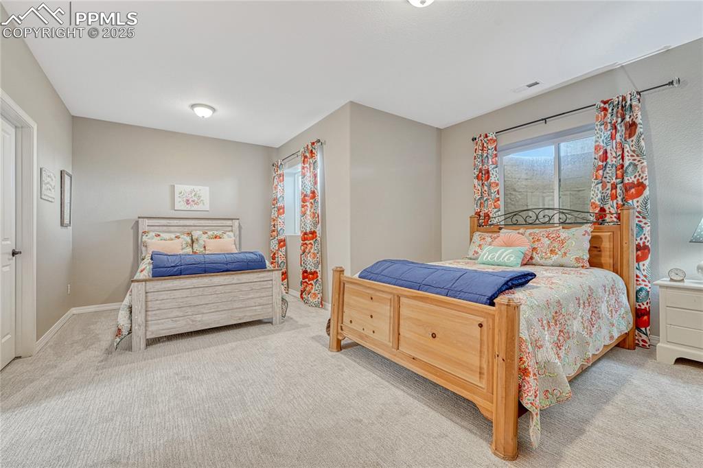 Image 32 of 50: Bedroom