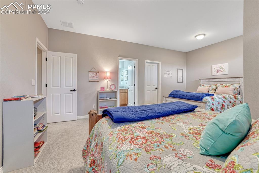 Image 33 of 50: Extra Large with 2 beds