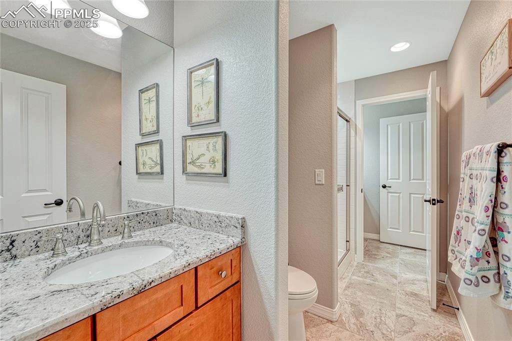 Image 35 of 50: Bathroom