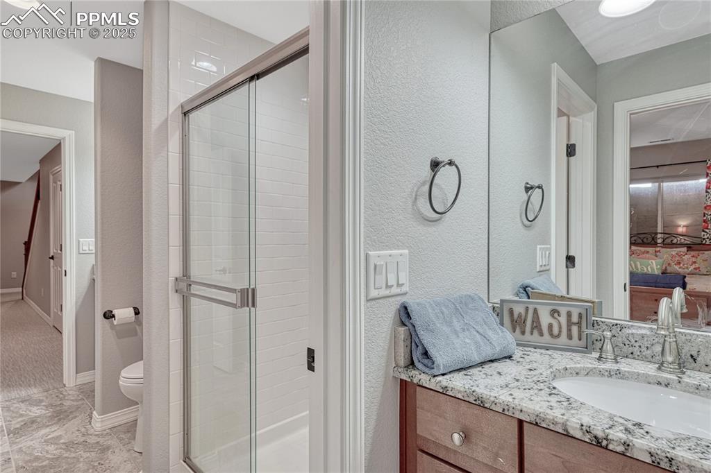 Image 36 of 50: Bathroom