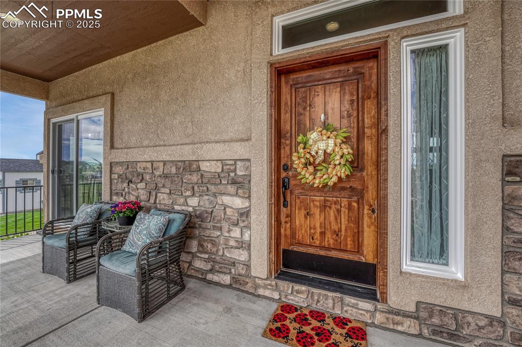 Image 4 of 50: Entry