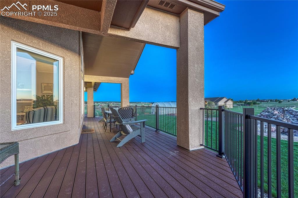 Image 41 of 50: Deck