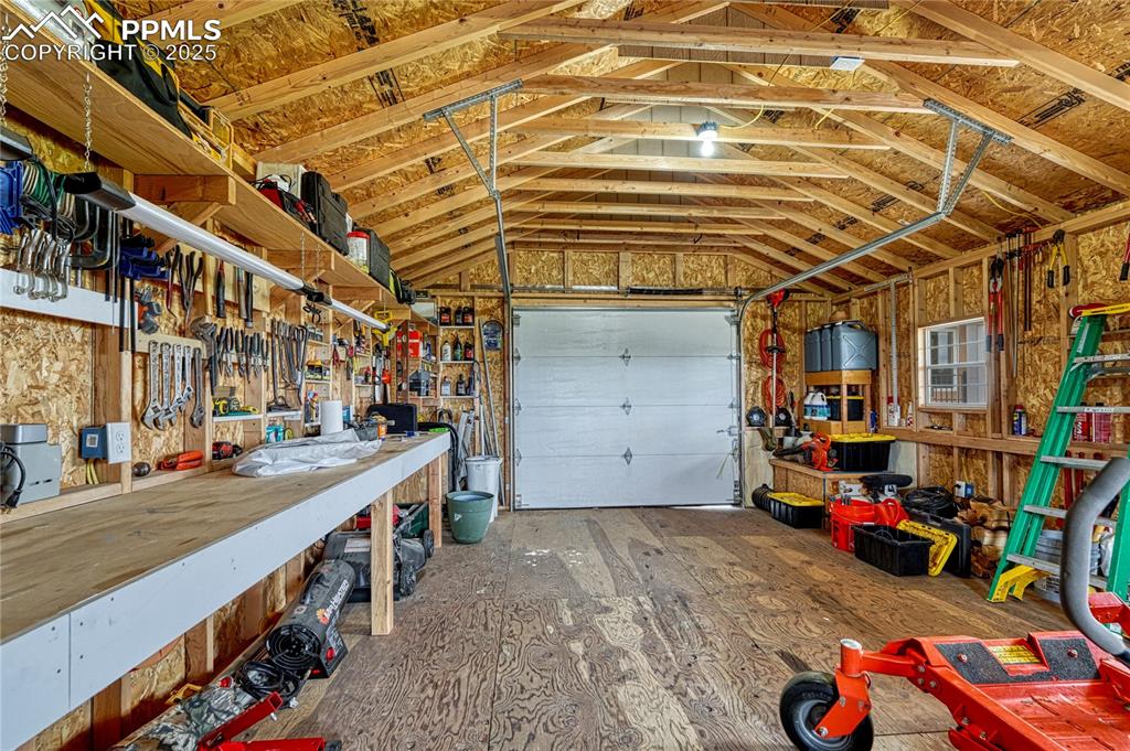 Image 43 of 50: Interior