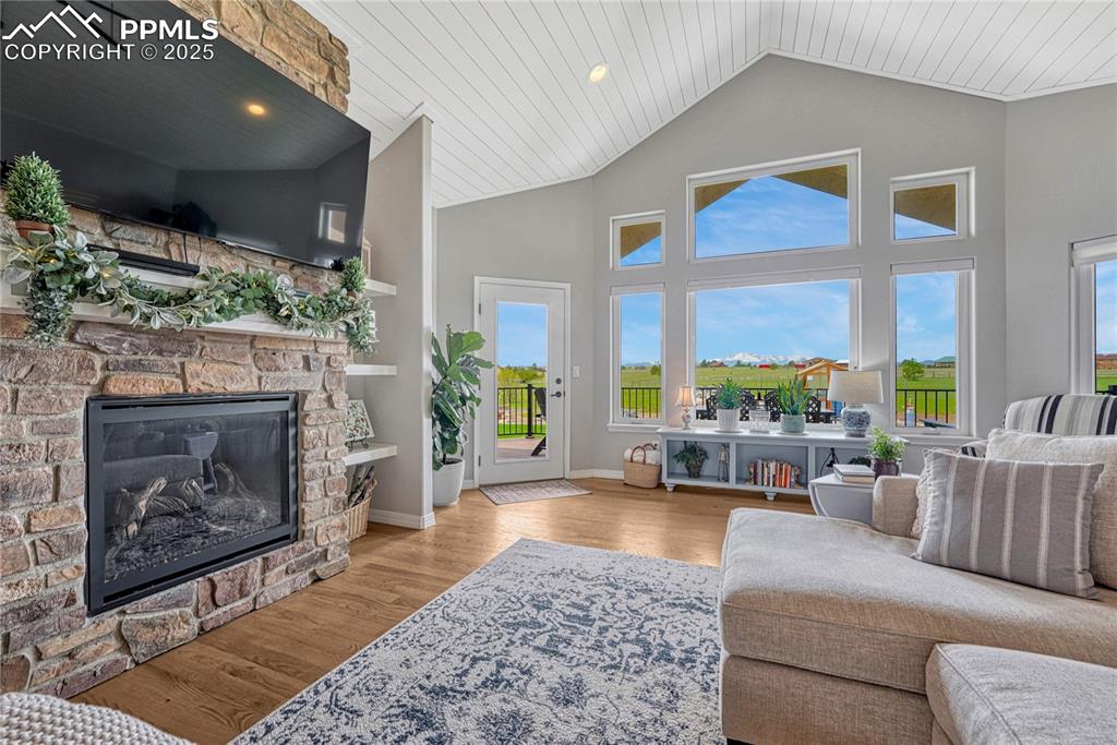 Image 5 of 50: Great Room