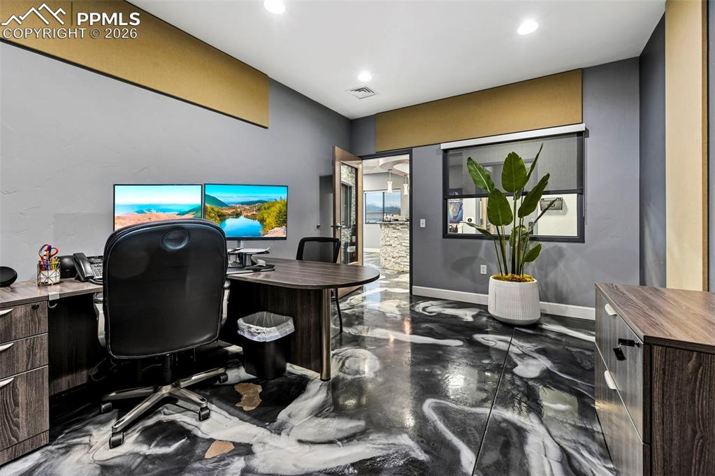 Image 18 of 38: Office
