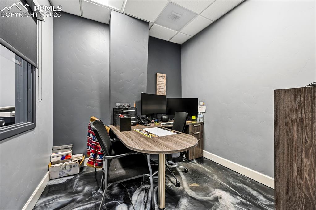Image 19 of 38: Office