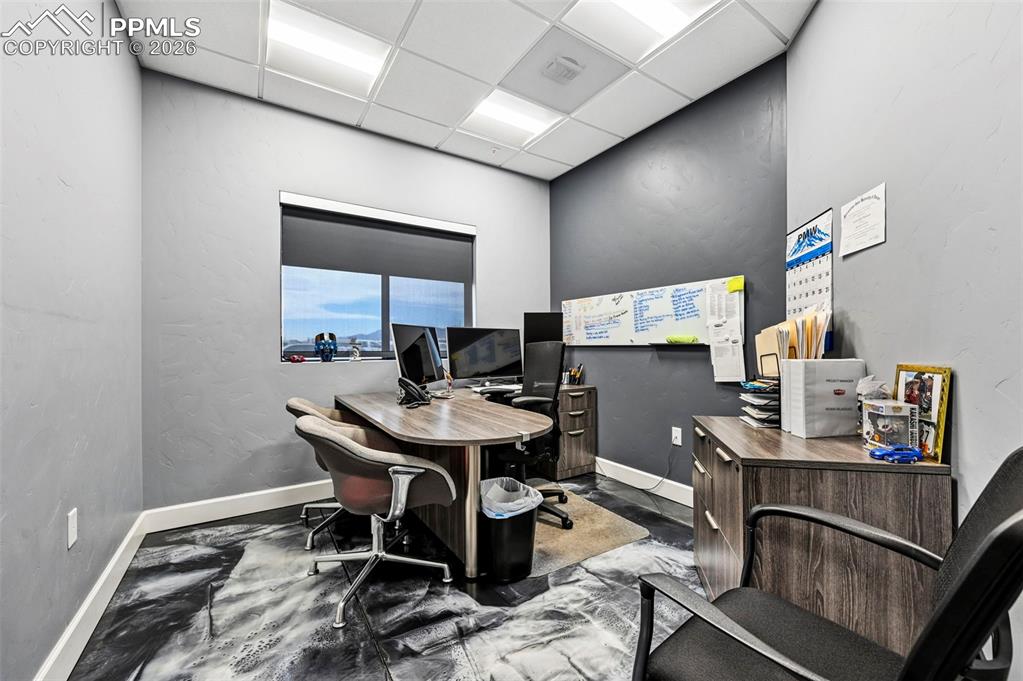 Image 21 of 38: Office