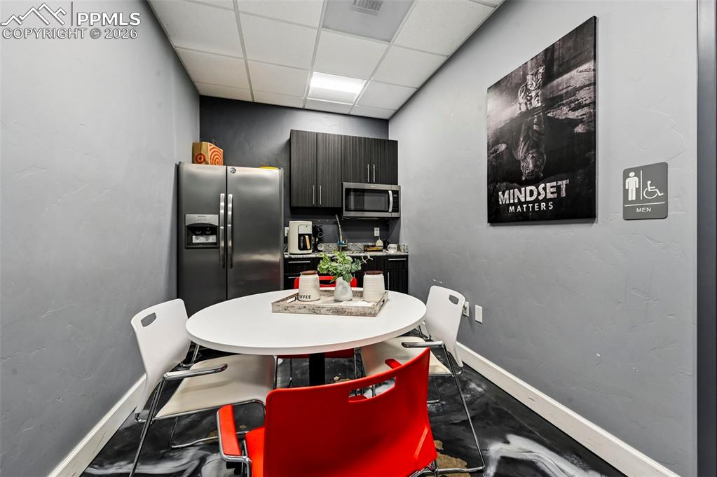 Image 26 of 38: Dining Area