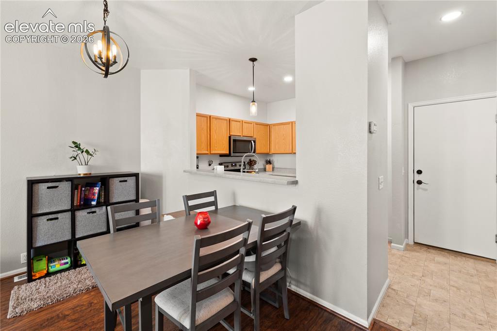 Image 11 of 42: Dining Area